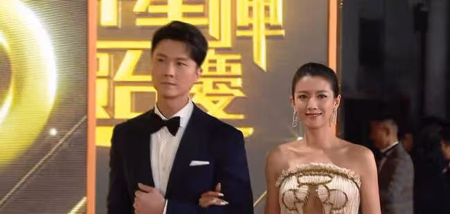 知名港星疑違反限聚令!室外開心慶生不戴口罩,高調曬聚會照被批
