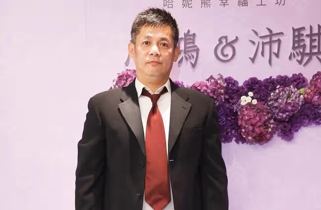 54歲男星被曝因欠債失蹤2月,債主公開尋人,曬其手舉借據狼狽照