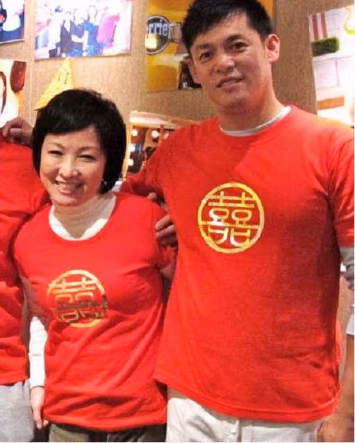 54歲男星被曝因欠債失蹤2月,債主公開尋人,曬其手舉借據狼狽照