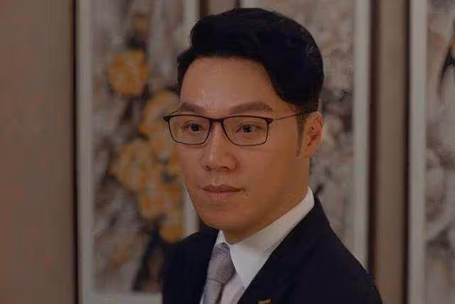 一路走好!TVB前富貴男星王賢志為母設靈,表哥鄭嘉穎現身悼念
