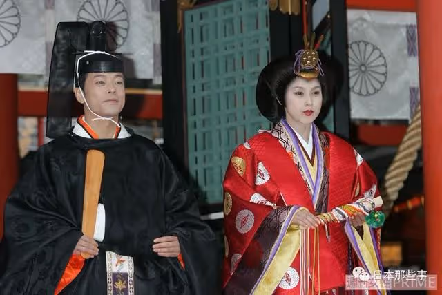 女強男弱,這對真是典型
