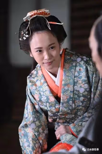 女強男弱,這對真是典型