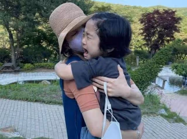 蔡琳二婚和高梓淇結婚,結婚6年又離婚,不讓兒子回中國,說中文