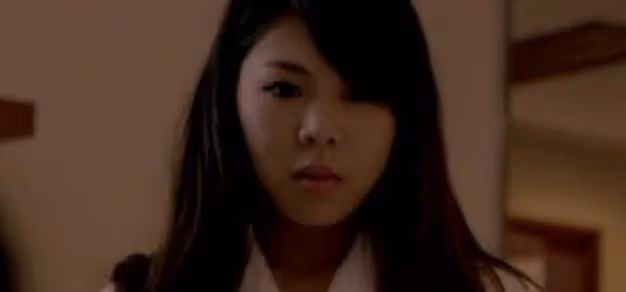 我是個售樓小姐,干我們這行,總有形形色色的男人想盡辦法接近我