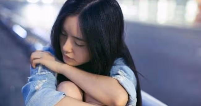 我被一個小男人調戲,他趁著出差,鑽進我的房間