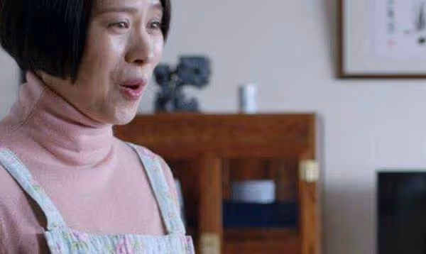 我的難纏婆婆,我和老公親熱,她在門口瞪著我們