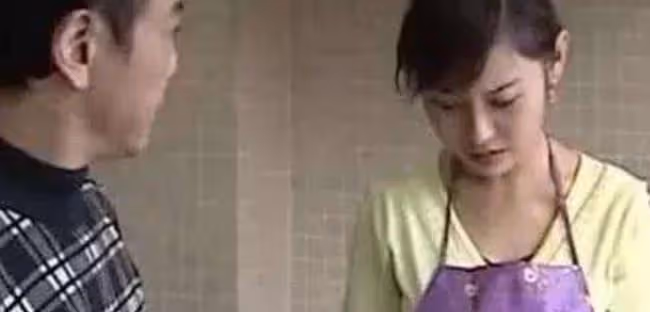 我的難纏婆婆,我和老公親熱,她在門口瞪著我們