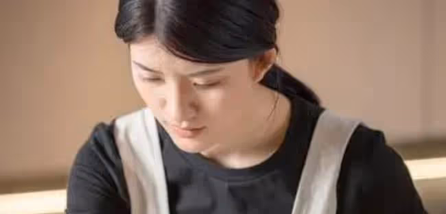 我的難纏婆婆,我和老公親熱,她在門口瞪著我們