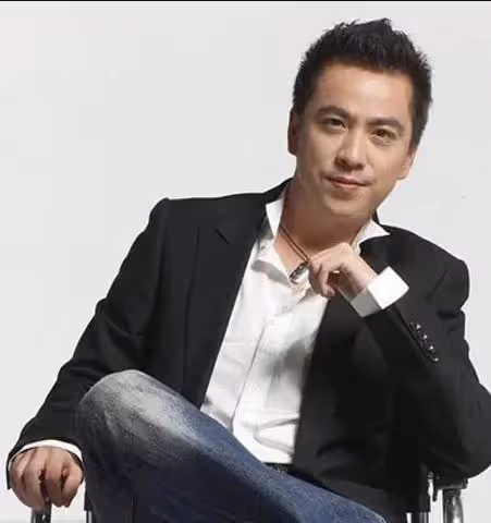 王中磊:孤身到重慶結婚,20年後請數百位明星補辦豪華婚宴