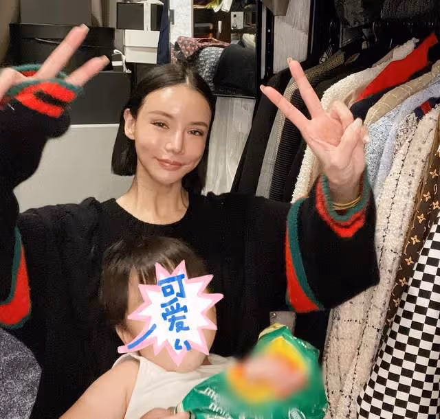 何猷君前任二婚出嫁太風光!收千萬元聘禮擺滿屋,現場奢華如宮殿