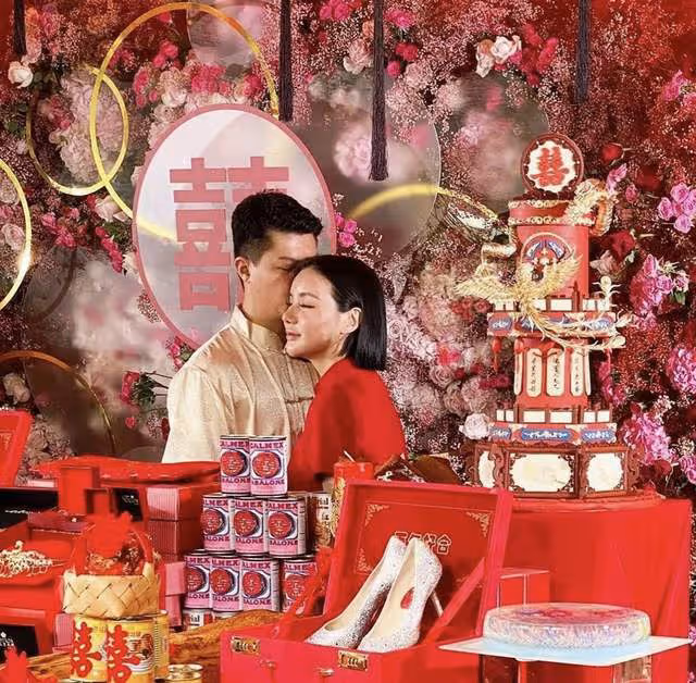 何猷君前任二婚出嫁太風光!收千萬元聘禮擺滿屋,現場奢華如宮殿