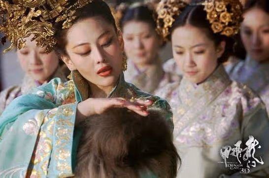 「碰瓷」吳卓羲，被李晨當跳板，張馨予一嫁改命憑什麼？