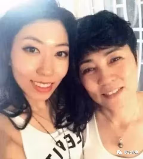 被母親用人血饅頭培養出來的曲婉婷，會回國陪母親最後一程嗎？