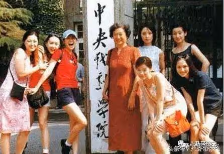 從交際花到百億貴婦,玉女胡靜在《人民的名義》中的高小琴形象