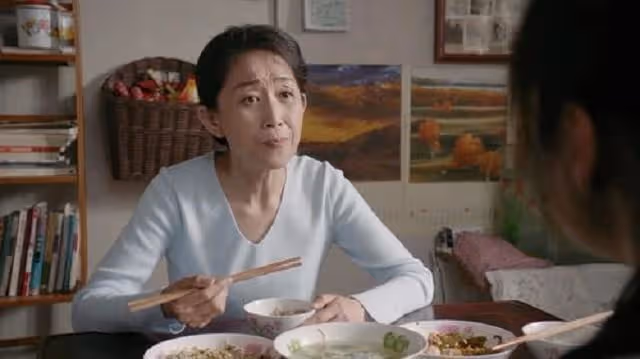 她是特立獨行的高幹子弟，拿到演員的大滿貫，卻一直堅守不孕不育