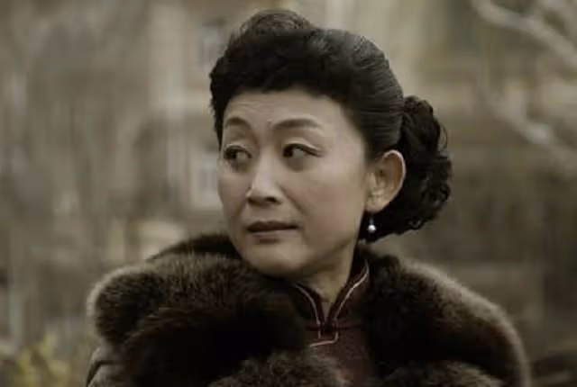 她是特立獨行的高幹子弟，拿到演員的大滿貫，卻一直堅守不孕不育