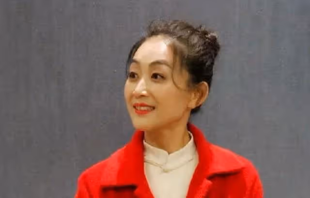 她是特立獨行的高幹子弟，拿到演員的大滿貫，卻一直堅守不孕不育