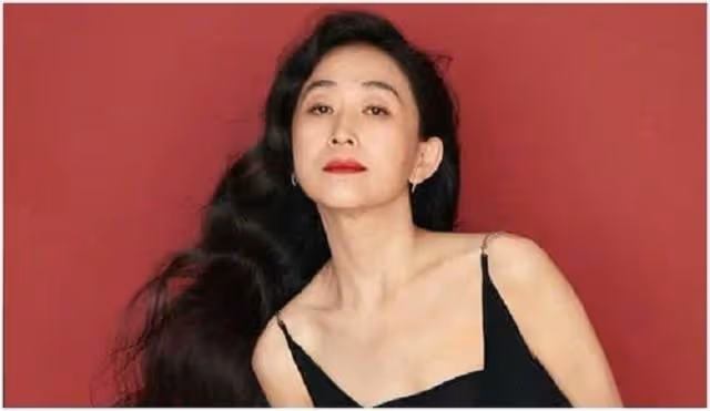 她是特立獨行的高幹子弟，拿到演員的大滿貫，卻一直堅守不孕不育