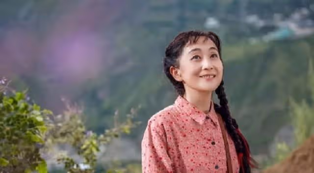 她是特立獨行的高幹子弟，拿到演員的大滿貫，卻一直堅守不孕不育