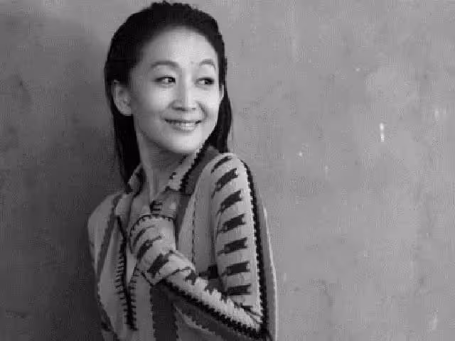 她是特立獨行的高幹子弟，拿到演員的大滿貫，卻一直堅守不孕不育