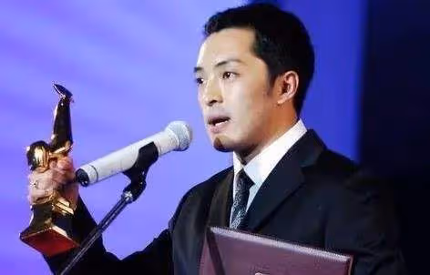 富大龍:最低調影帝,三度擔任金雞獎評委!如今被嘲是三線演員