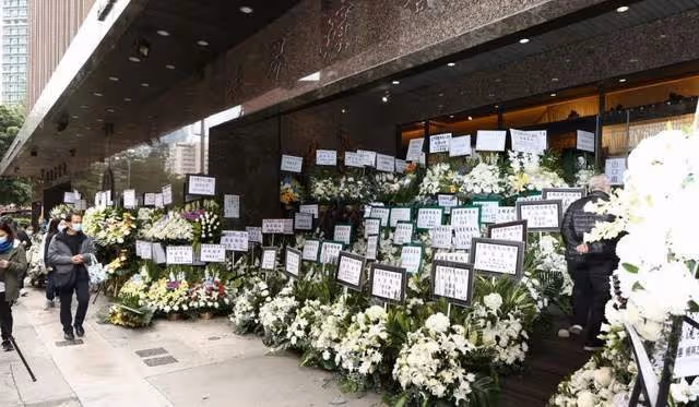 香港「30億闊太」離世!徐小鳳到場送別,周潤發謝賢父子低調悼念