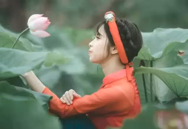「今天是我們的結婚紀念日,你在哪裡?」「在陪她過生日」