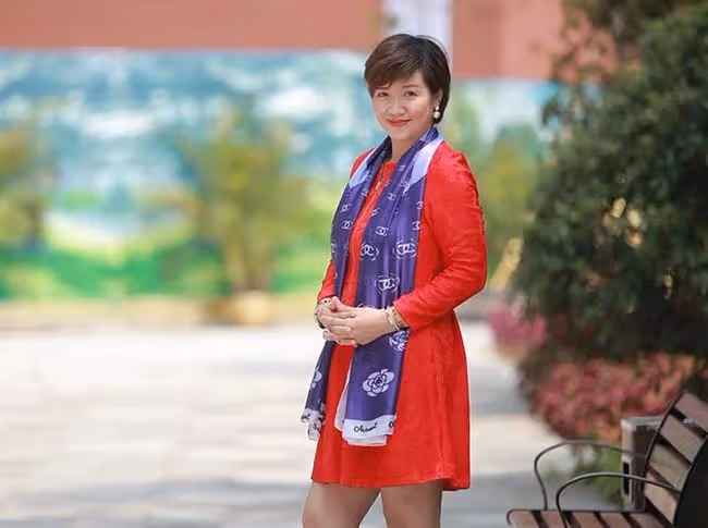 亞視花旦劉玉婷移居內地近況,53歲凍齡有術,開房地產公司成總裁
