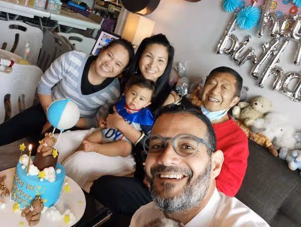 鄭佩佩混血外孫1歲了!富豪前夫罕露面,非洲女婿與妻子似兩代人