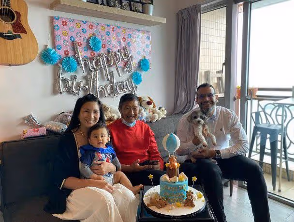 鄭佩佩混血外孫1歲了!富豪前夫罕露面,非洲女婿與妻子似兩代人