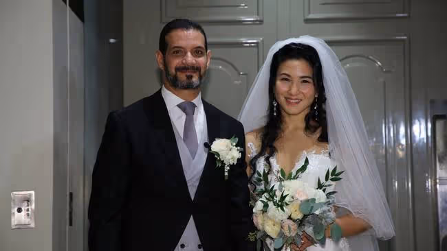 鄭佩佩混血外孫1歲了!富豪前夫罕露面,非洲女婿與妻子似兩代人