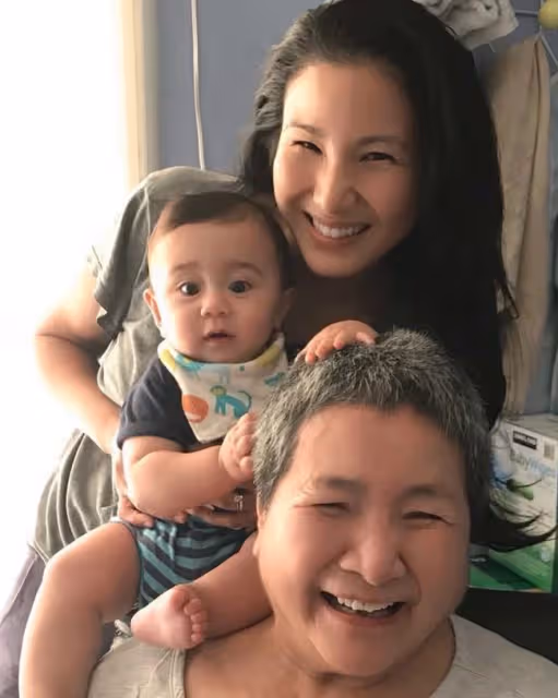 鄭佩佩混血外孫1歲了!富豪前夫罕露面,非洲女婿與妻子似兩代人