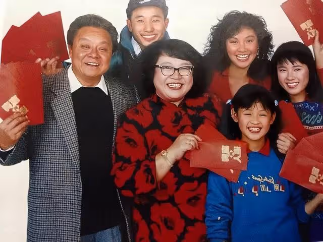 香港90年代紅星近照曝光！身材發胖明顯，嫁外國富商全家定居廣州