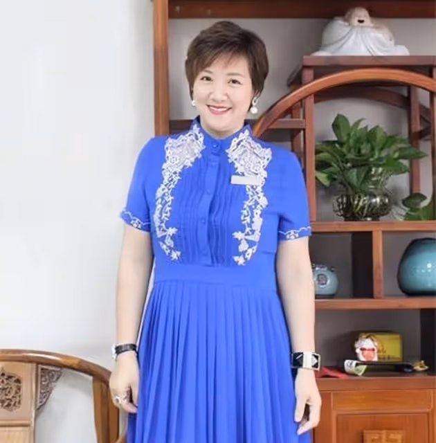 香港90年代紅星近照曝光！身材發胖明顯，嫁外國富商全家定居廣州