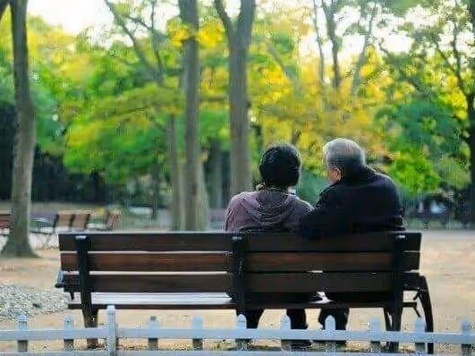 就我55歲再婚,2年後我患病,老公不離不棄,如今我們租房過日子