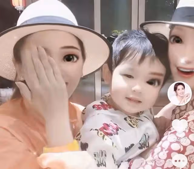 央視主持人剛強與妻子同框,齊登長城笑開花,深情對視風景美如畫