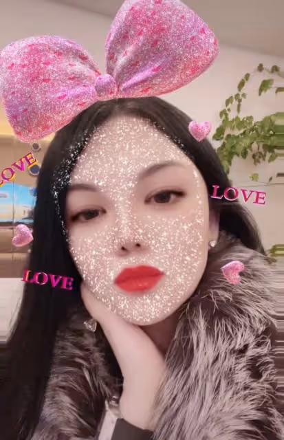 李湘曬自拍疑似被求婚，手上戴超大鑽戒吸睛，臉頰消瘦滿面春光