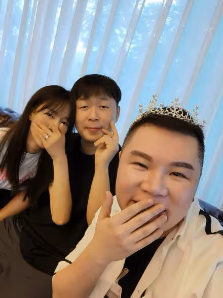 圈內人曝杜海濤求婚細節,沈夢辰生日當天送驚喜,獻鴿子蛋大鑽戒
