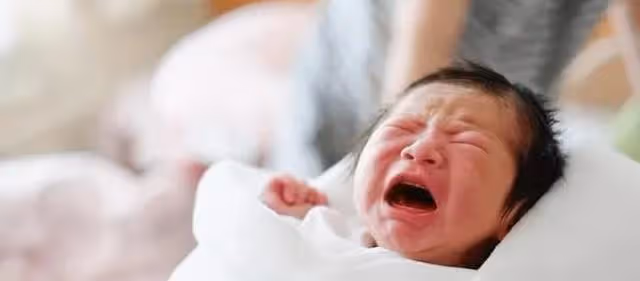 朱珠老公抱女兒照片被公開,緊盯爸爸的食物,這些「秘密」要了解