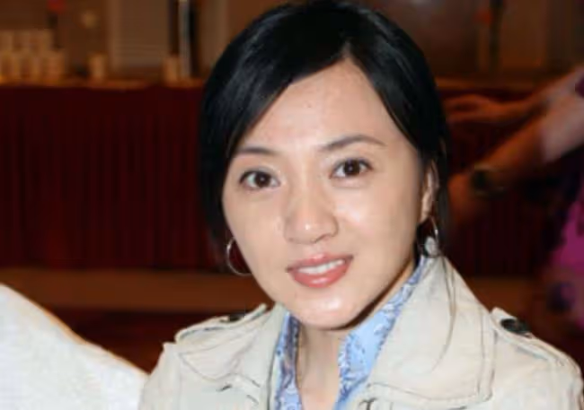 曾連續6次登台春晚，卻被質疑與導演有一腿，如今患上精神疾病令人唏噓