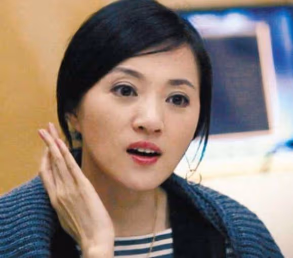 曾連續6次登台春晚，卻被質疑與導演有一腿，如今患上精神疾病令人唏噓