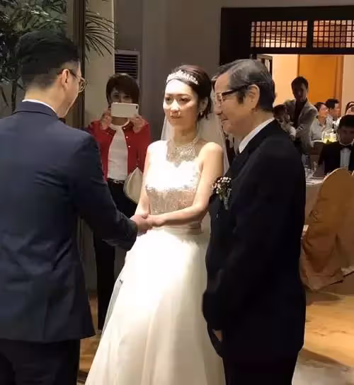 巴戈去世,倆女兒被阻止送終差點哭斷氣,家屬怒斥醫院沒人性