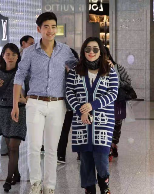 賭王千金何超盈:未婚先孕,自備14億嫁妝出嫁,如今怎麼樣了?