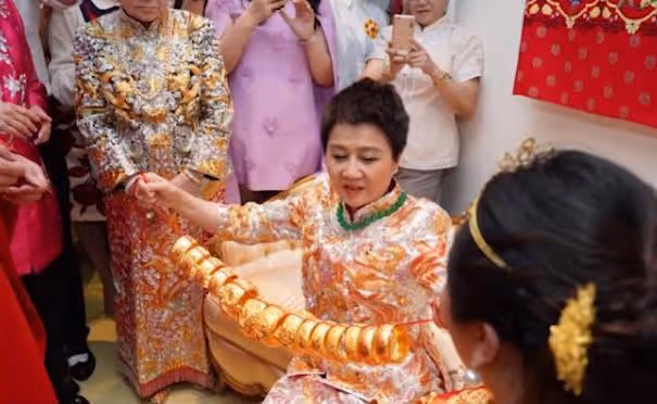 賭王千金何超盈:未婚先孕,自備14億嫁妝出嫁,如今怎麼樣了?