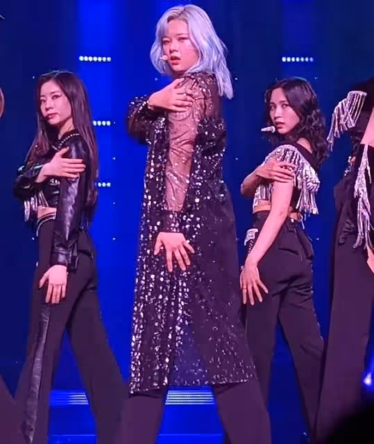 為何韓國對女偶像的身材管理如此嚴格;IRENE和初瓏的相似之處?