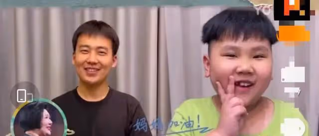 郭德綱6歲小兒子近照曝光,身材敦實有小肚腩,怪異的髮型太搶眼