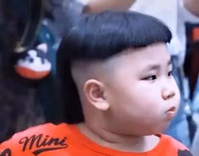 郭德綱6歲小兒子近照曝光,身材敦實有小肚腩,怪異的髮型太搶眼