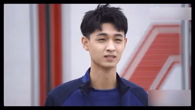 德雲社秦霄賢錄綜藝翻車,嬉皮笑臉懟消防員,向對方甩臉毫不尊重