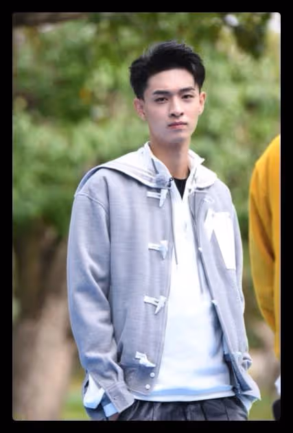 德雲社秦霄賢錄綜藝翻車，嬉皮笑臉懟消防員，向對方甩臉毫不尊重