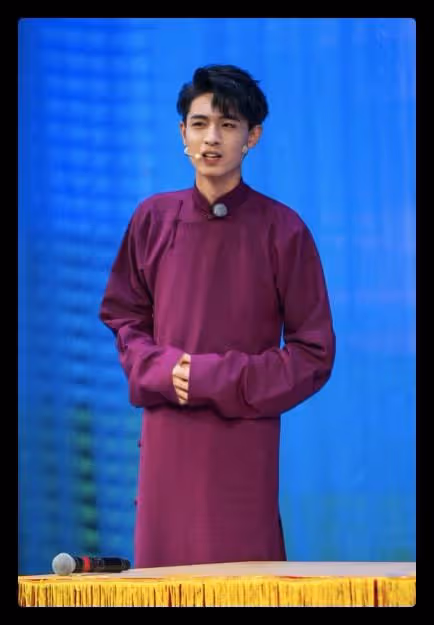 德雲社秦霄賢錄綜藝翻車，嬉皮笑臉懟消防員，向對方甩臉毫不尊重